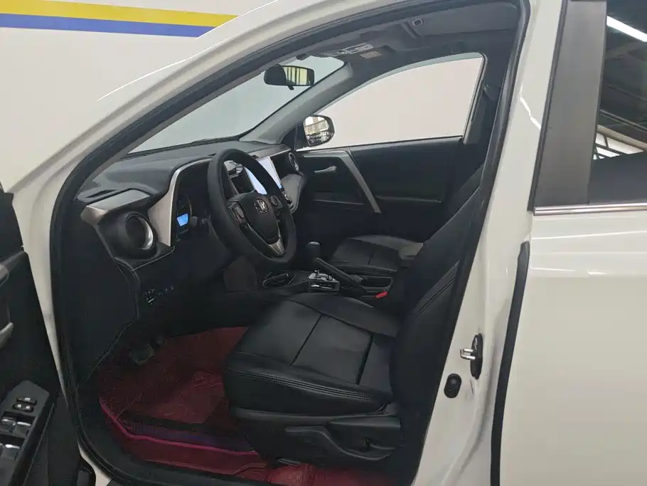 Toyota RAV4 — миниатюра 9
