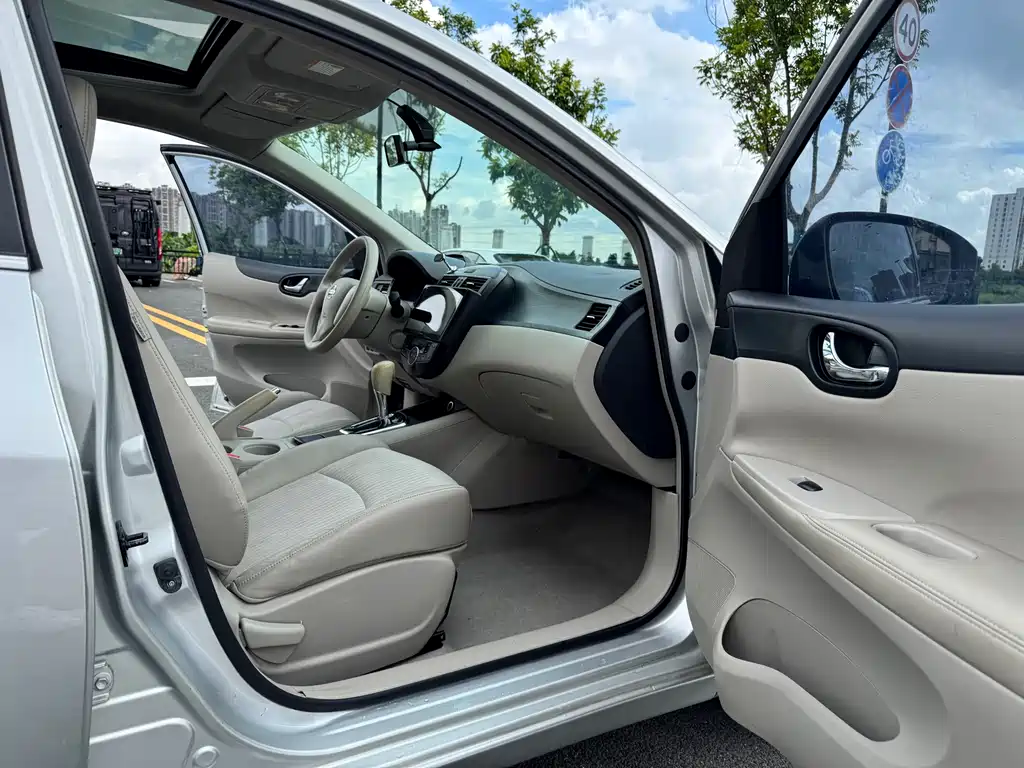 Nissan Tiida — миниатюра 5