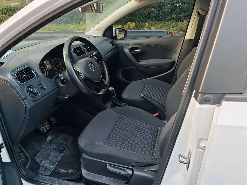 Volkswagen Polo 2016 1.6L AT Comfort