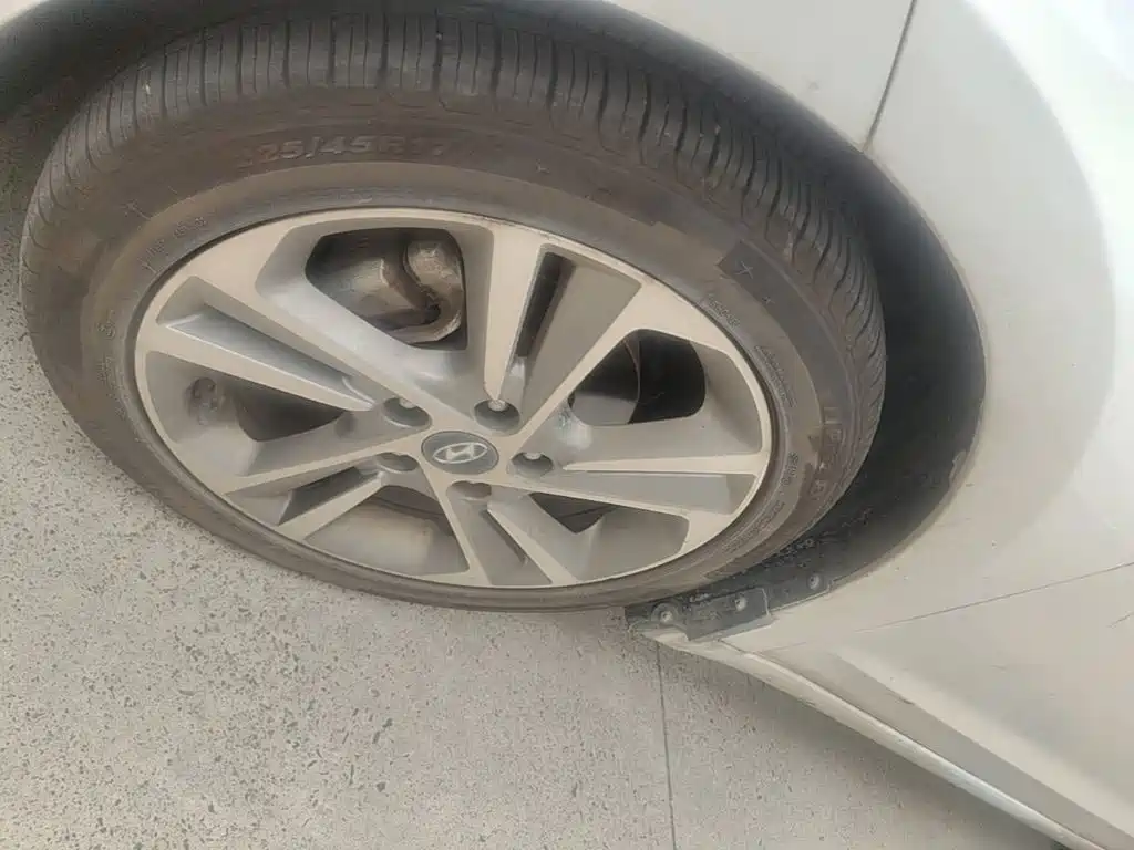 Hyundai Elantra — миниатюра 23