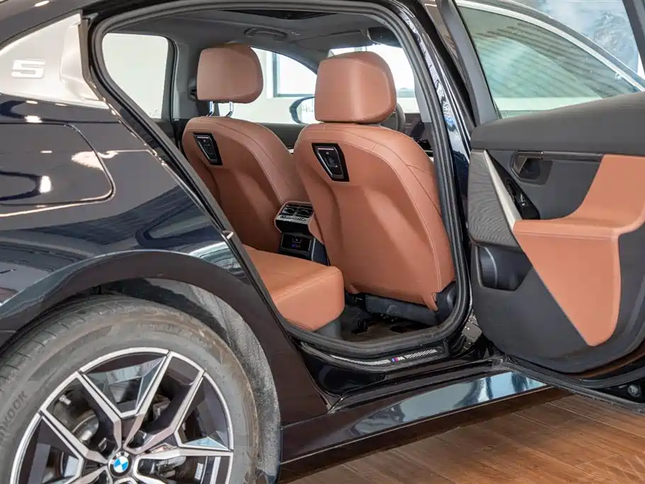 BMW i5 — миниатюра 18