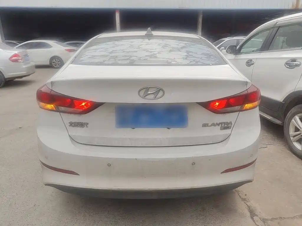 Hyundai Elantra — миниатюра 6