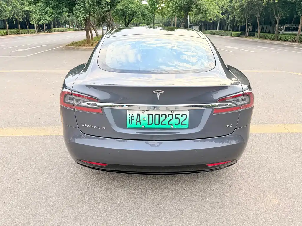 Tesla Model S — миниатюра 9