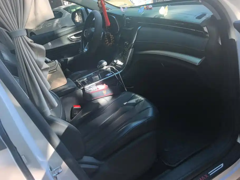 Roewe RX5 MAX — миниатюра 8