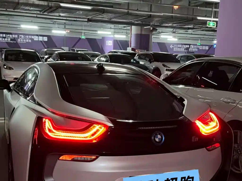 BMW I8