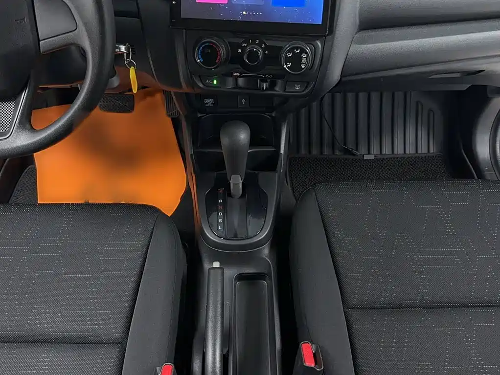 Honda Fit — миниатюра 8