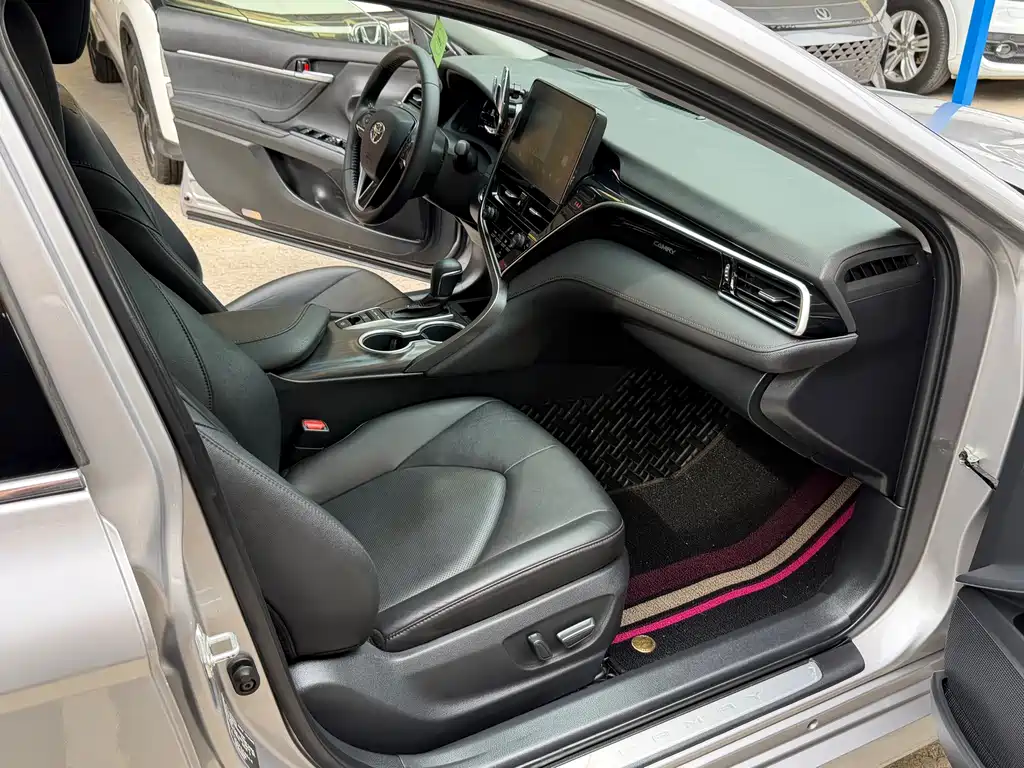 Toyota Camry — миниатюра 13