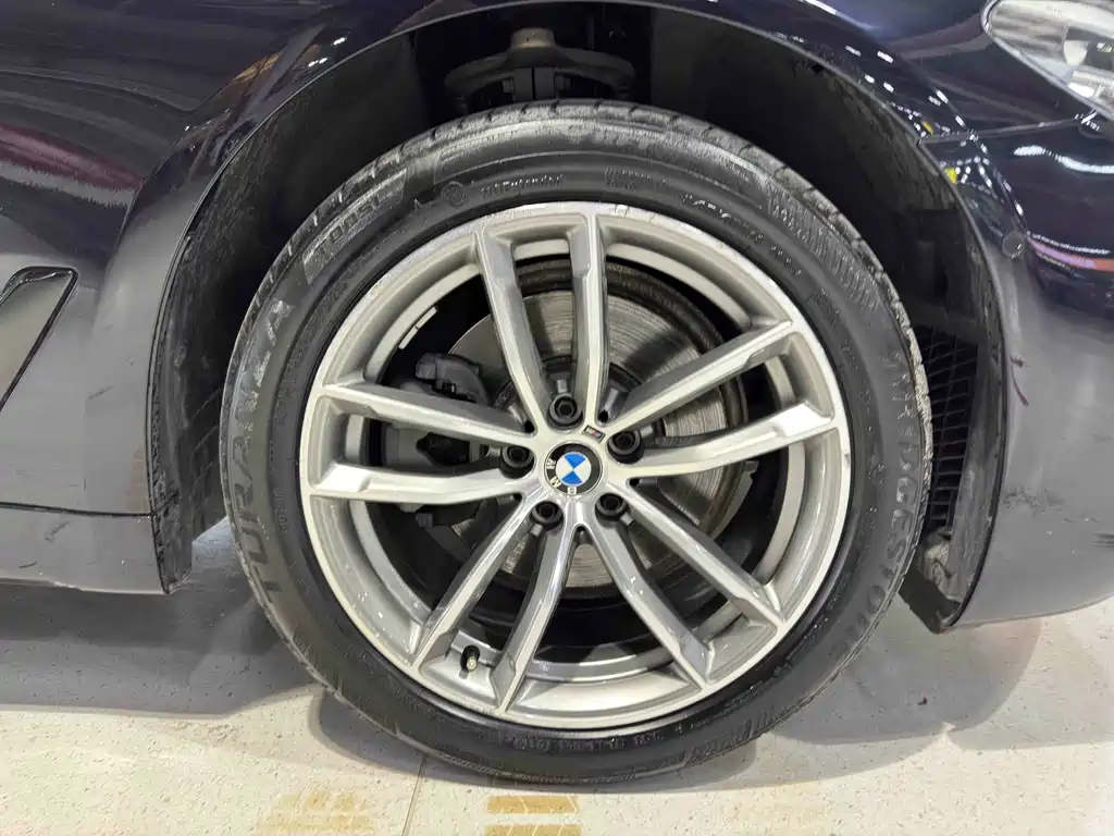 BMW 5 Series — миниатюра 26