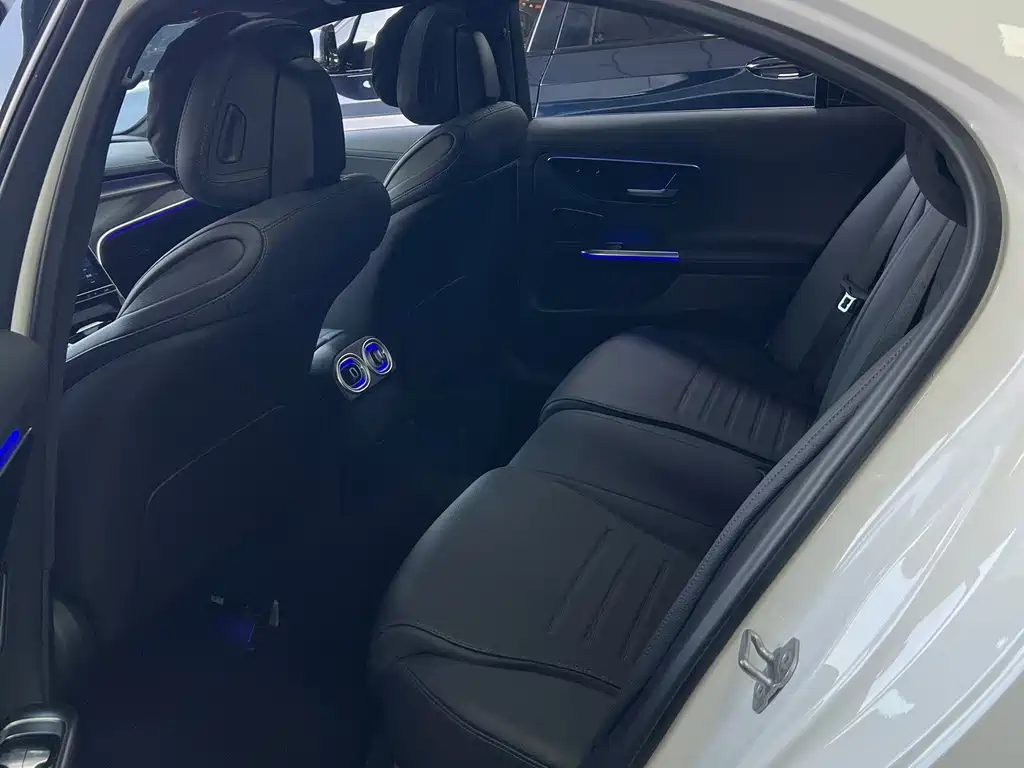 Mercedes-Benz C-Class — миниатюра 6