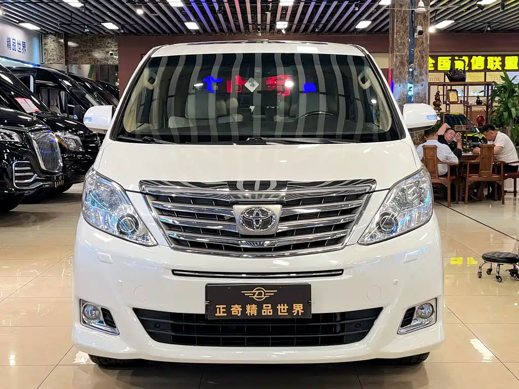 Toyota Alphard — миниатюра 2