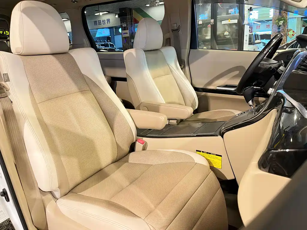 Toyota Alphard — миниатюра 14