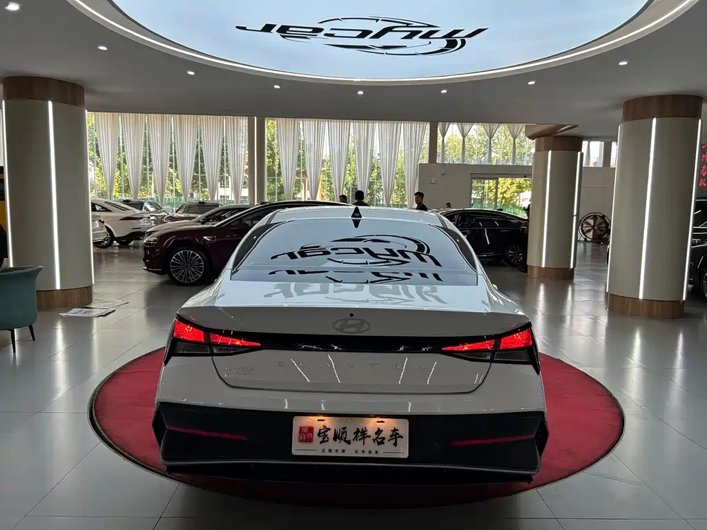 Hyundai Elantra — миниатюра 6
