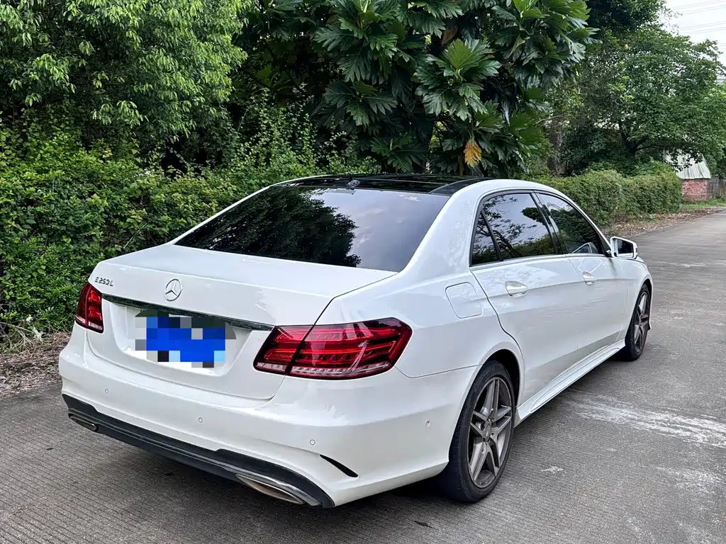 Mercedes-Benz E-Class — миниатюра 9