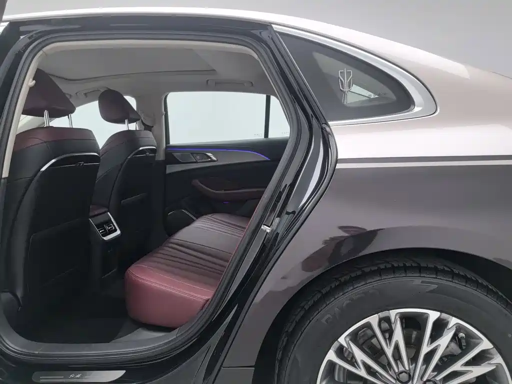 Hongqi Hongqi H5 — миниатюра 15