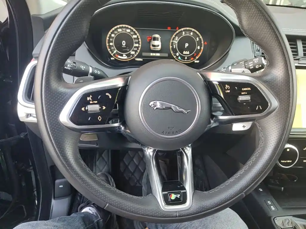 Jaguar E-PACE — миниатюра 11