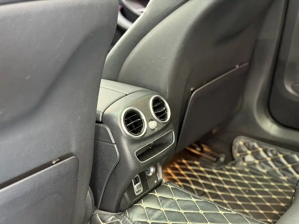 Mercedes-Benz C-Class — миниатюра 8