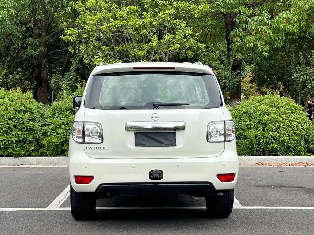 Nissan Patrol — миниатюра 5