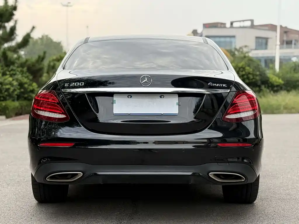 MERCEDES-BENZ E CLASS