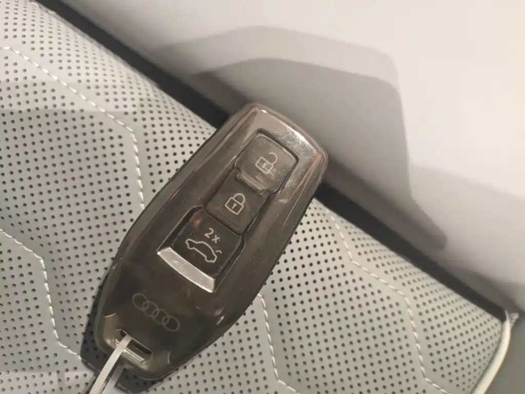 Audi Q6L e-tron — миниатюра 13