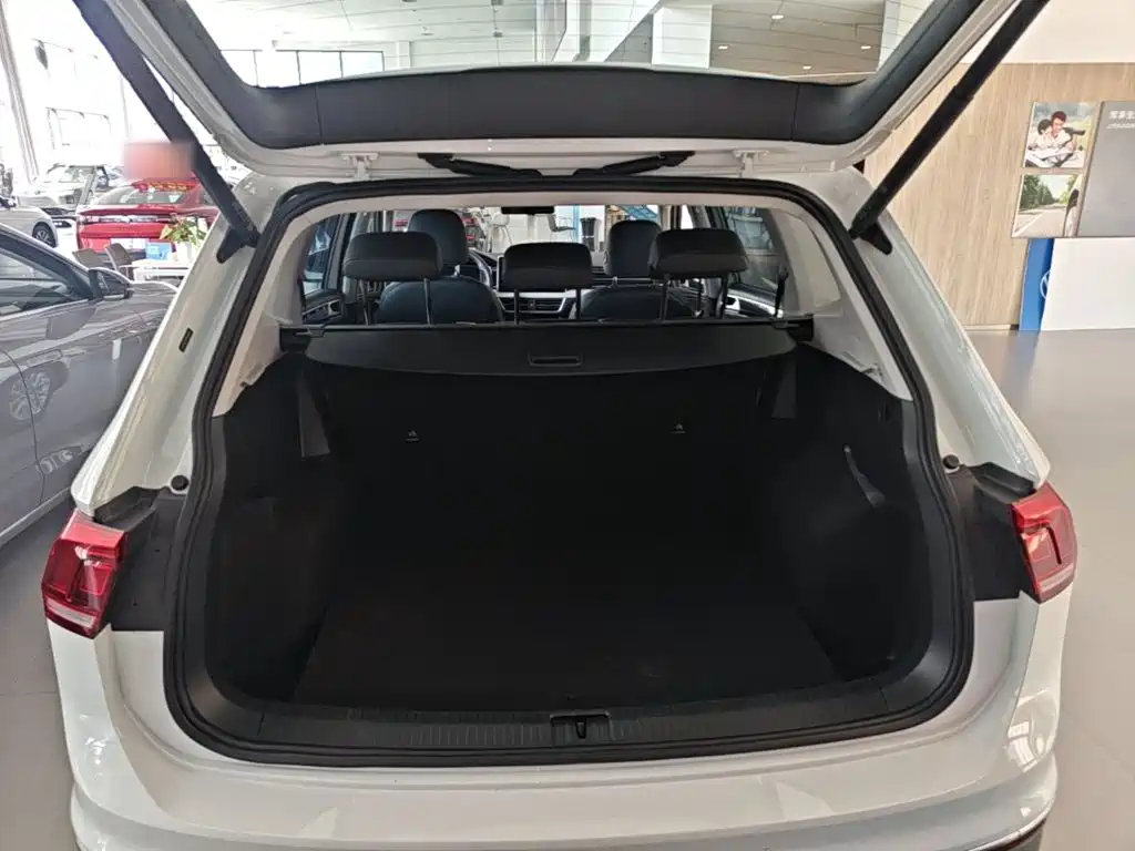 Volkswagen Tiguan L — миниатюра 19