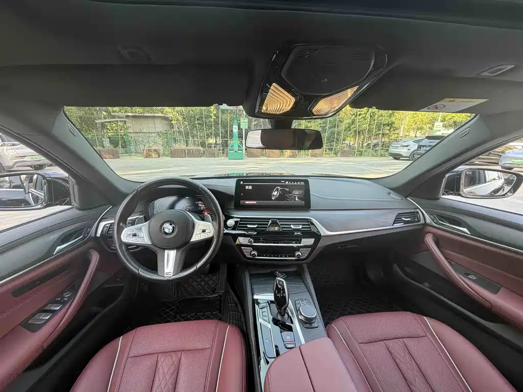 BMW 5 Series — миниатюра 6
