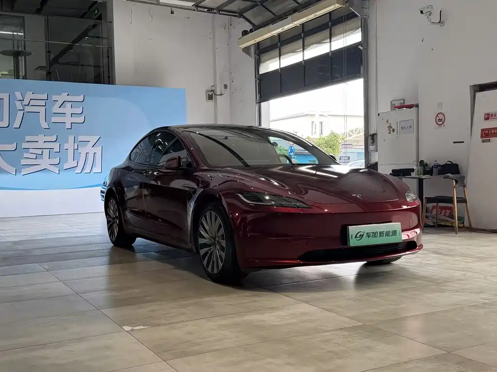 Tesla Model 3 — миниатюра 3