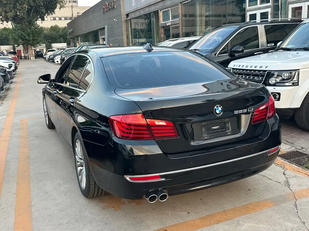 BMW 5 Series — миниатюра 12