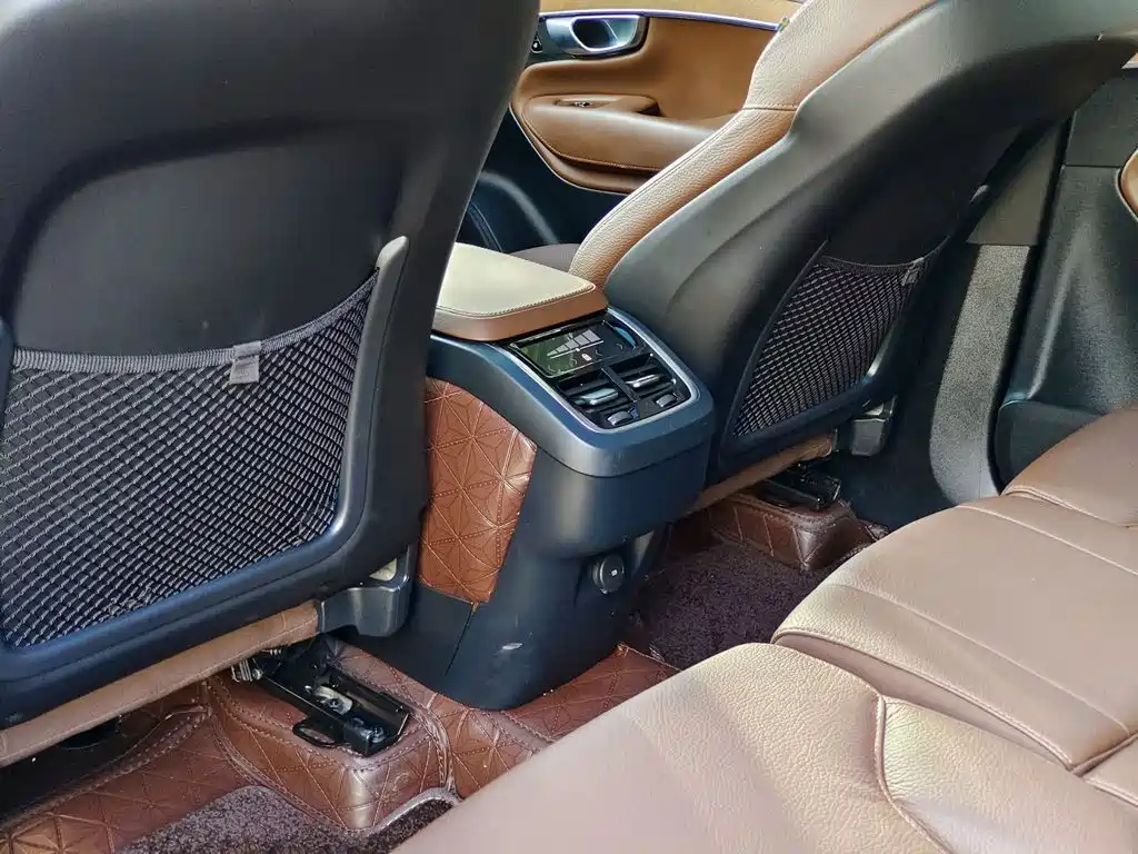 Volvo XC90 — миниатюра 9