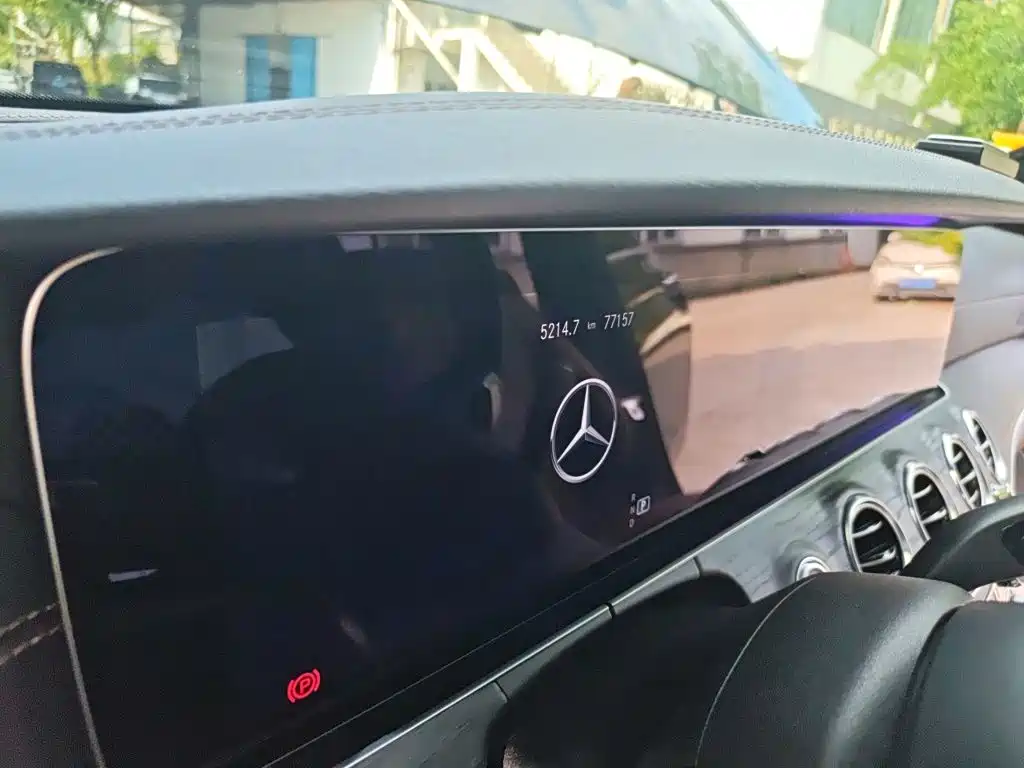 Mercedes-Benz E-Class — миниатюра 5