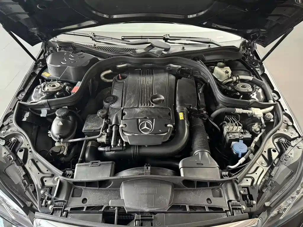 Mercedes-Benz E-Class — миниатюра 3