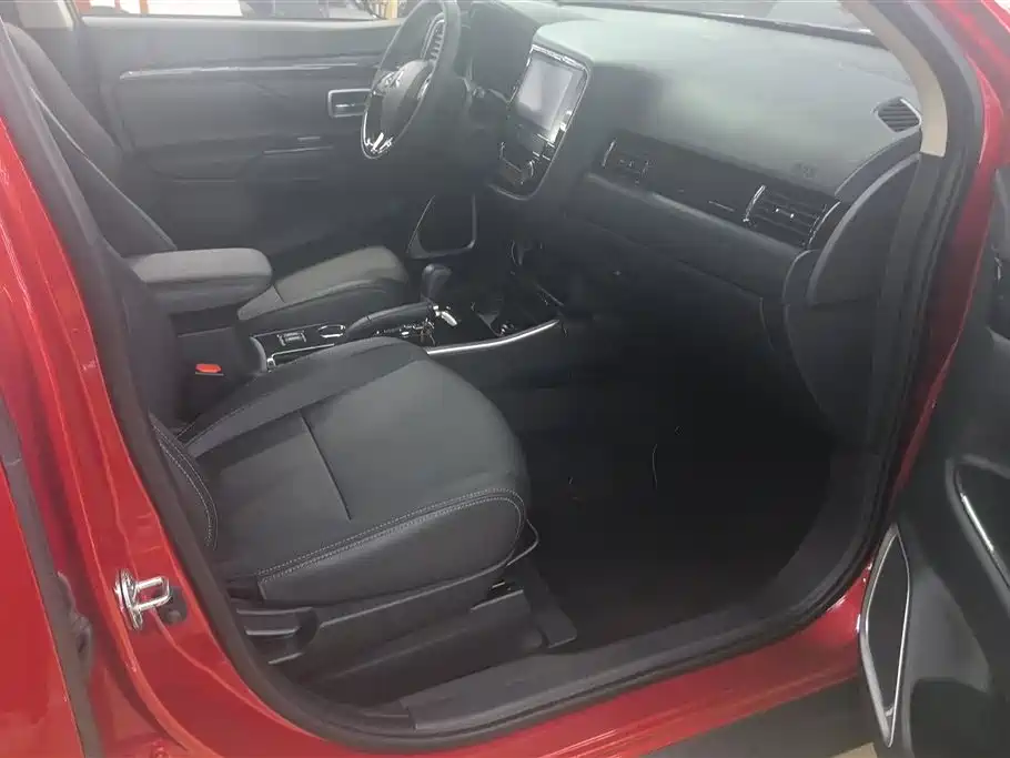 Mitsubishi Outlander 2018 2.0L 5 мест
