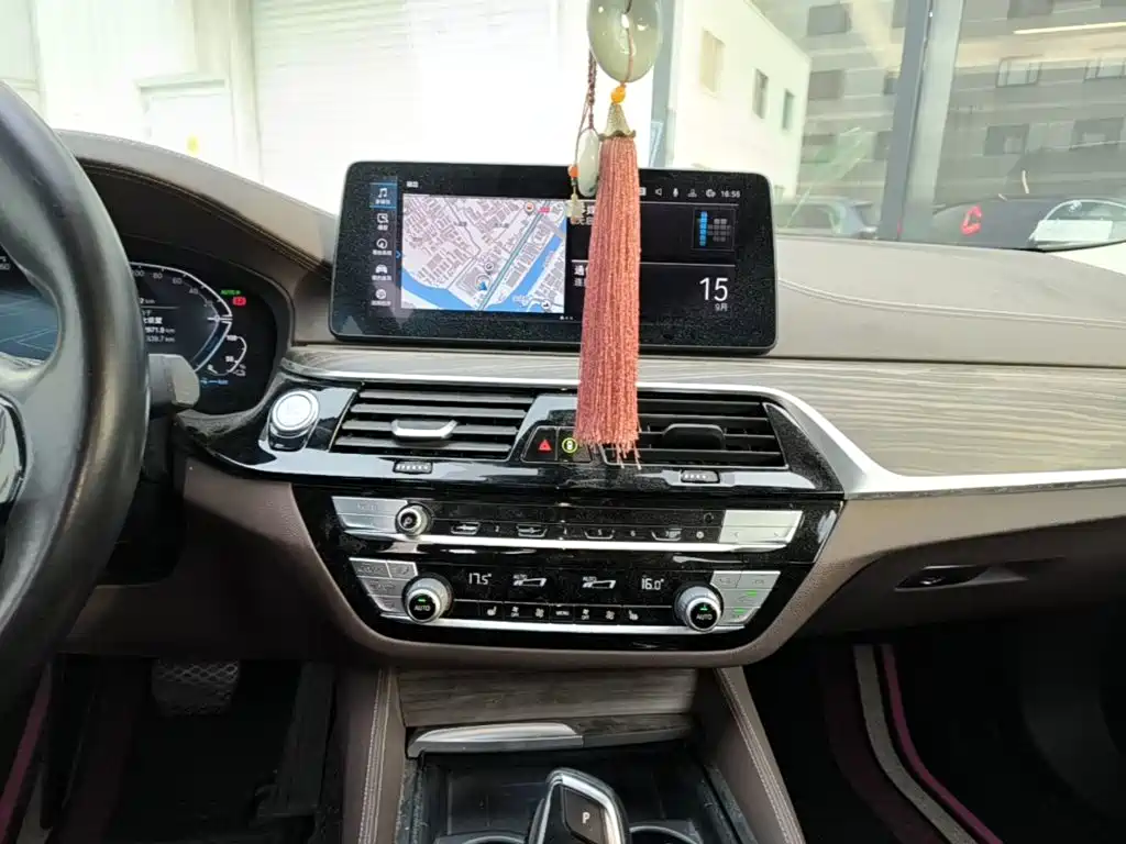 BMW 5 Series New Energy — миниатюра 13