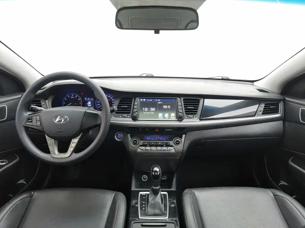 Hyundai Mistra 2017 1.8L AT GLS V