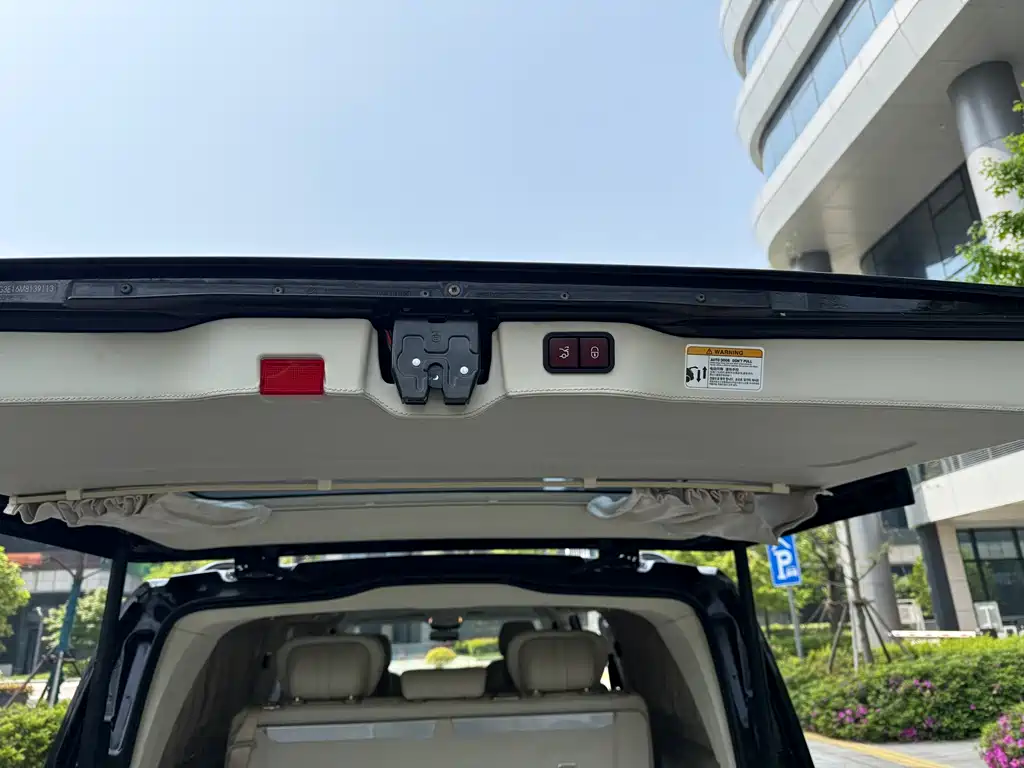 Mercedes-Benz Vito 2021 2.0T Elite 7 мест