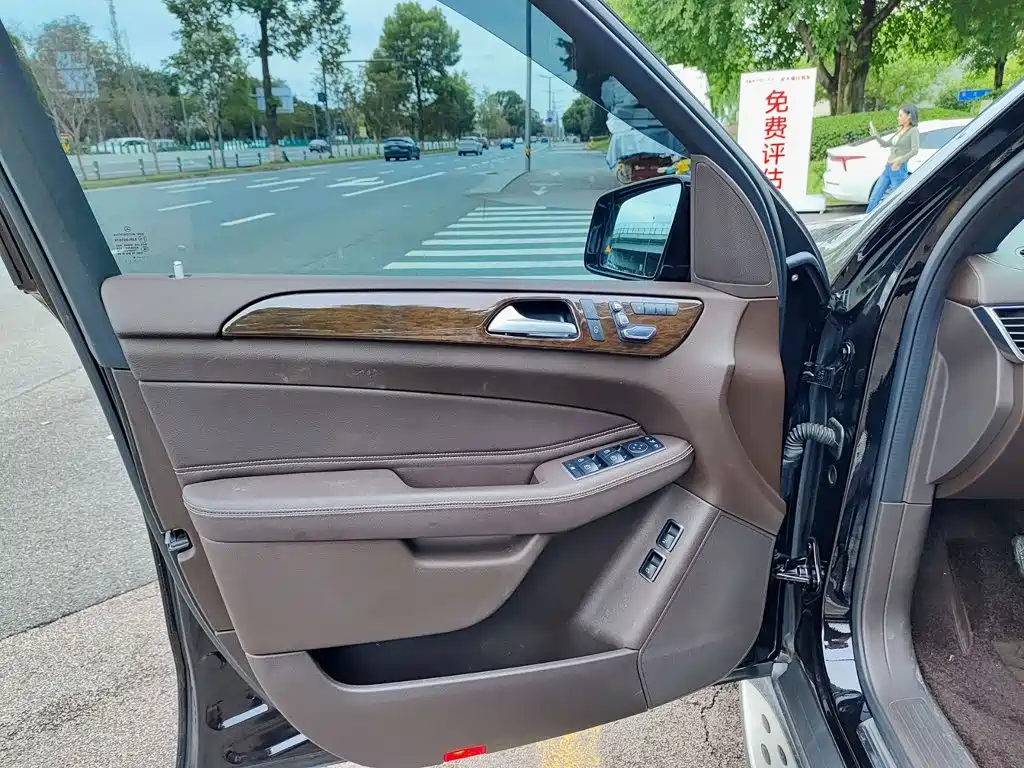 Mercedes-Benz GLS — миниатюра 6