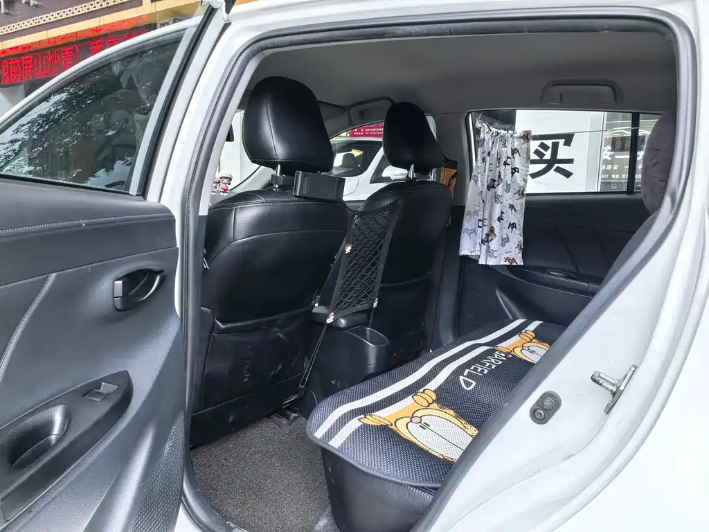 Toyota Yaris L — миниатюра 9