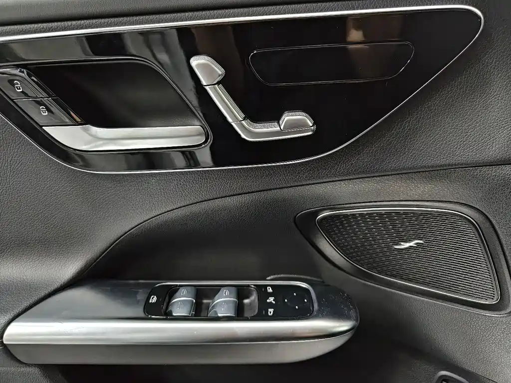 Mercedes-Benz C-Class — миниатюра 5