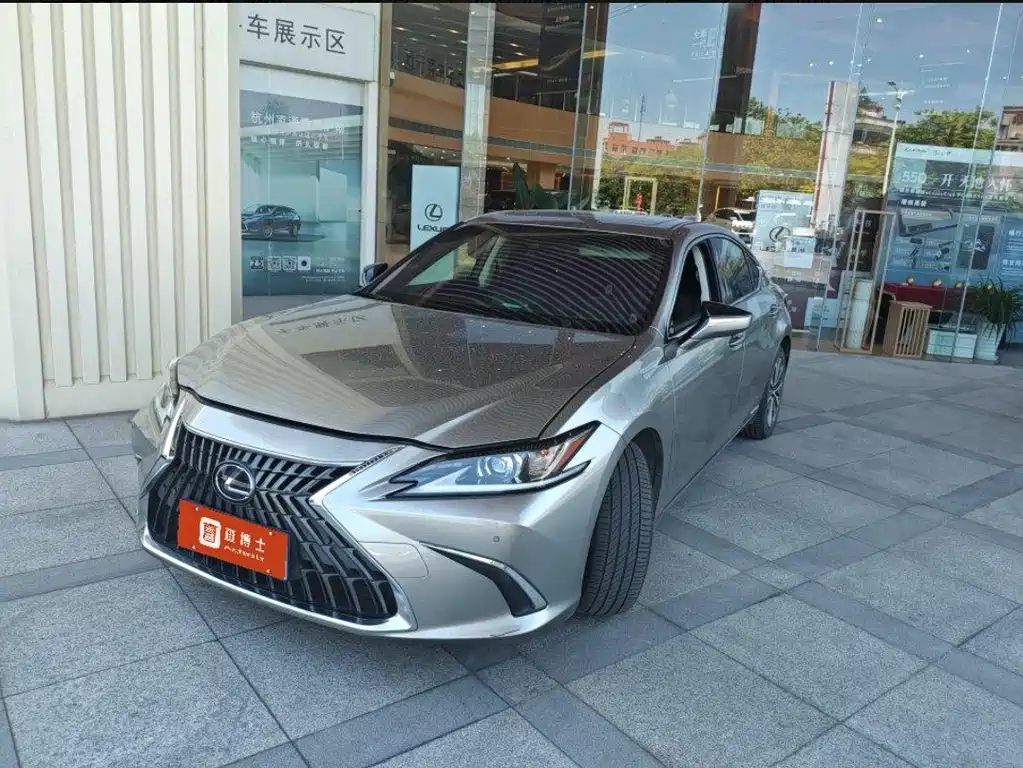 Lexus ES 2021