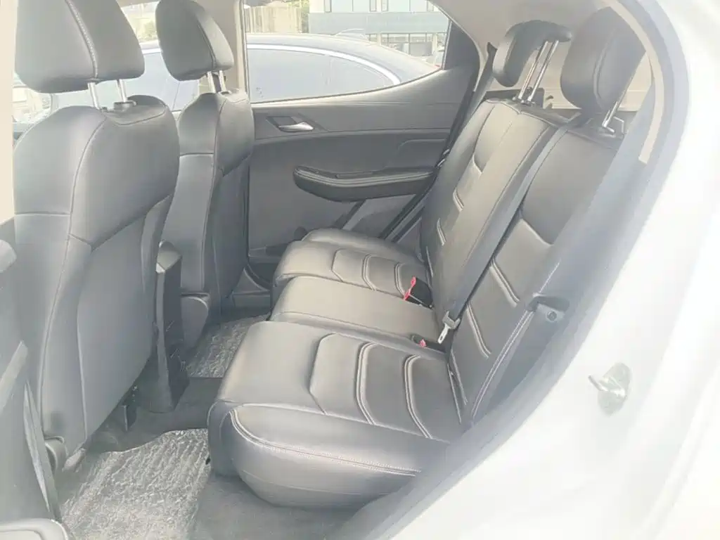 BYD Yuan EV — миниатюра 17