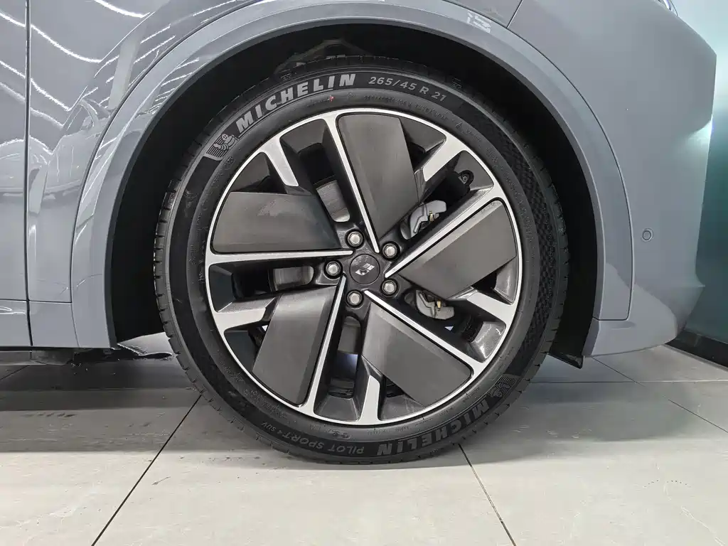 Li Auto Li L8 — миниатюра 19