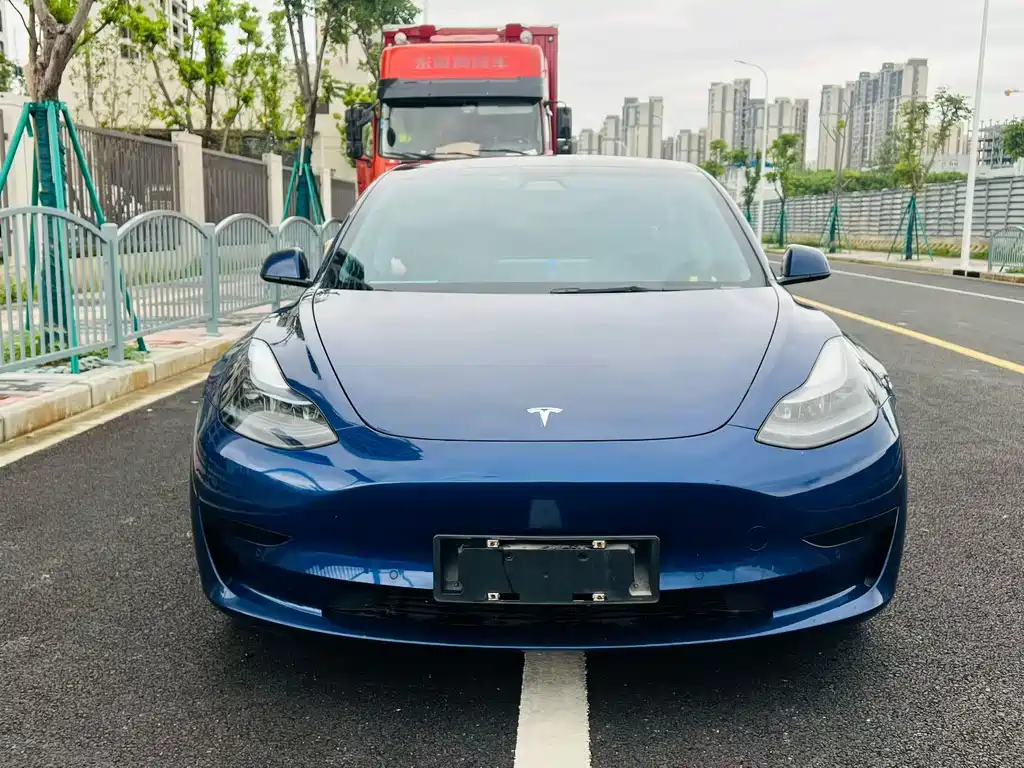 Tesla Model 3 — миниатюра 2