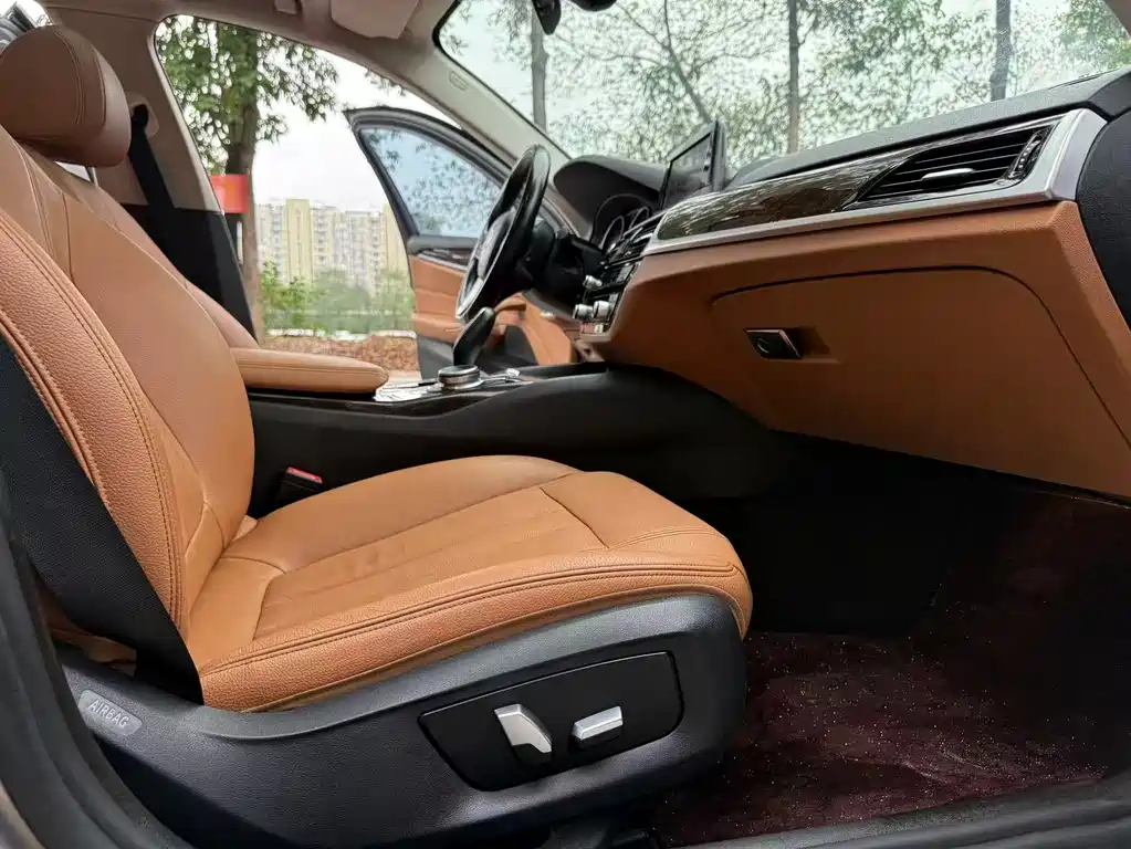 BMW 5 Series — миниатюра 5