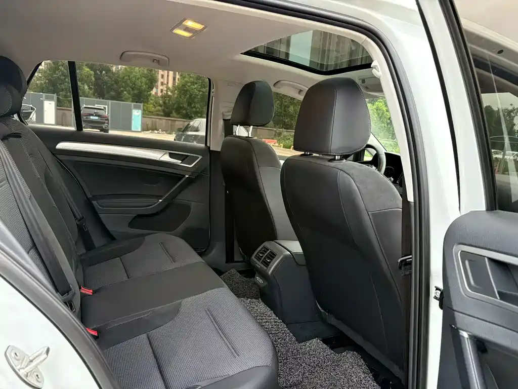Volkswagen Golf — миниатюра 9