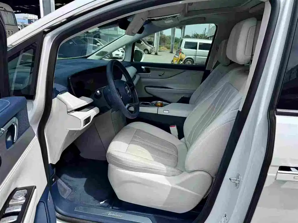Buick GL8 Hybrid — миниатюра 3