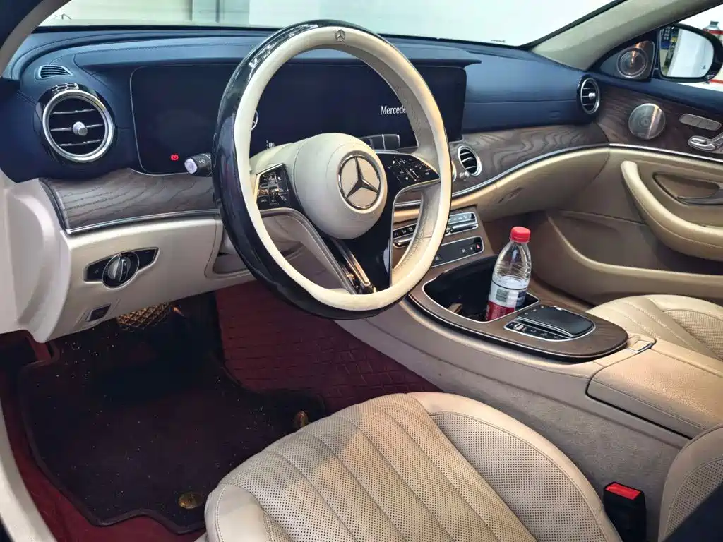 Mercedes-Benz E-Class — миниатюра 7