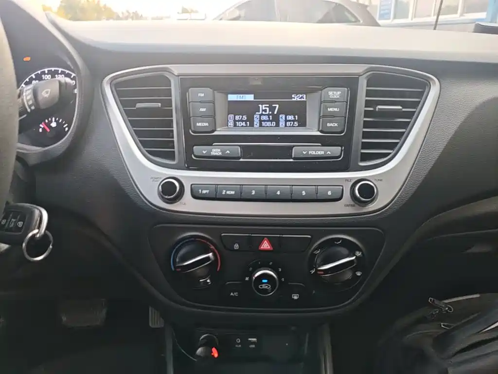 Hyundai Verna — миниатюра 13