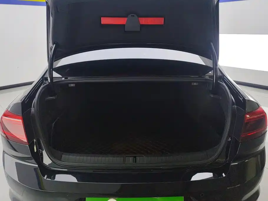Volkswagen Magotan PHEV — миниатюра 4