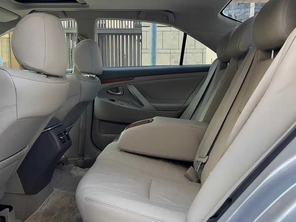 Toyota Camry — миниатюра 14