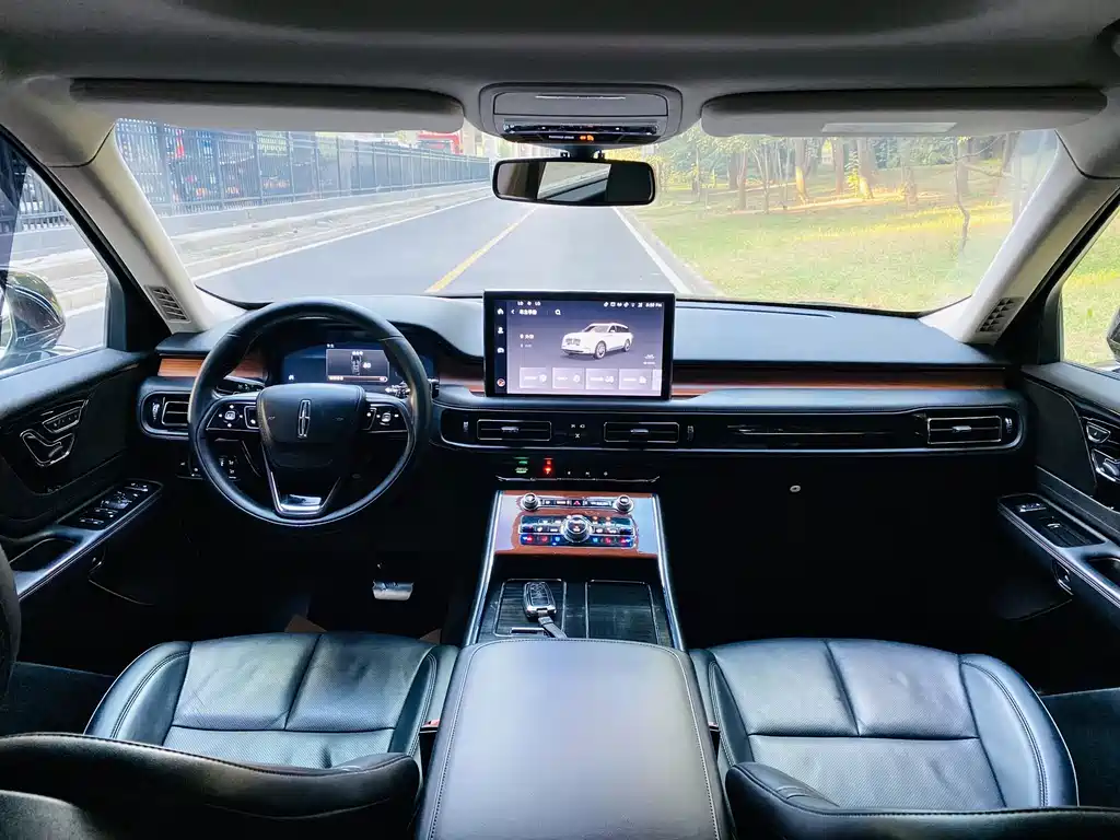 Lincoln Aviator — миниатюра 6