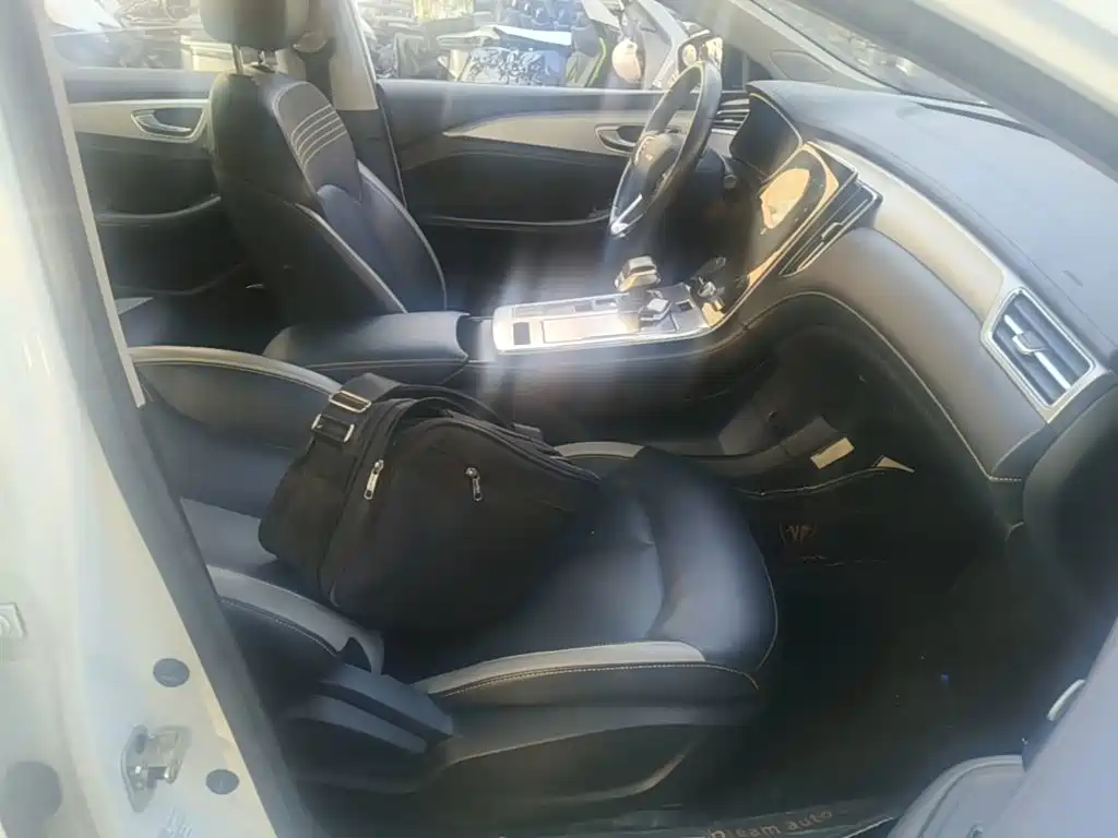 Roewe i6 MAX New Energy — миниатюра 25